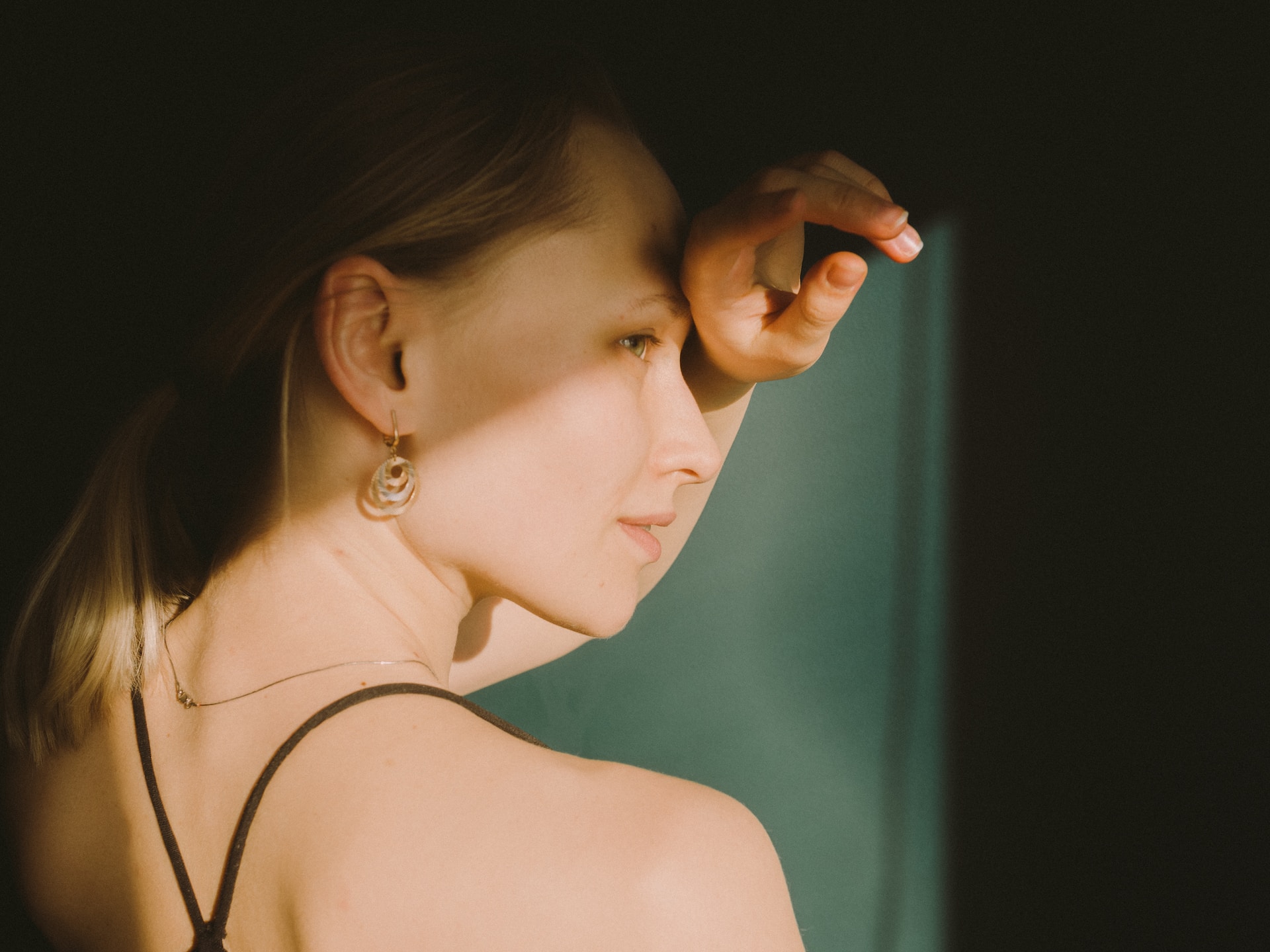 The Complete Guide to Choosing the Perfect Starter Earrings for Newly Pierced Ears